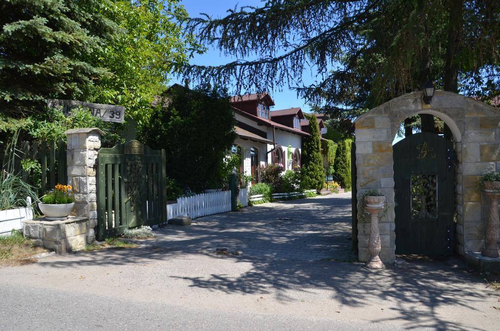 Dworek Sw.Antoniego Slawutowo Dış mekan fotoğraf